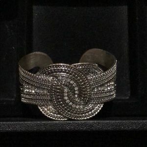 Round silver bracelet